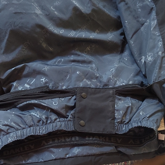 Oakley Women's Black Puffer Jacket with Fur Trim - Picture 4 of 11